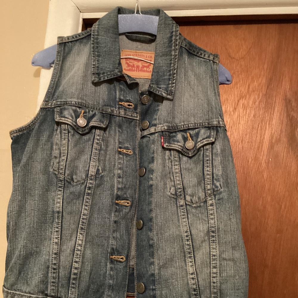 Levi Vest